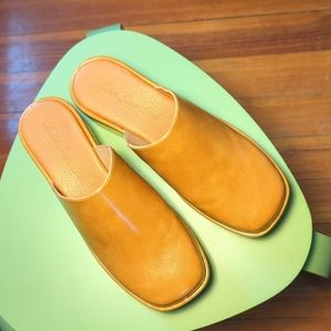 Lisa Says Gah's Dakota Clogs